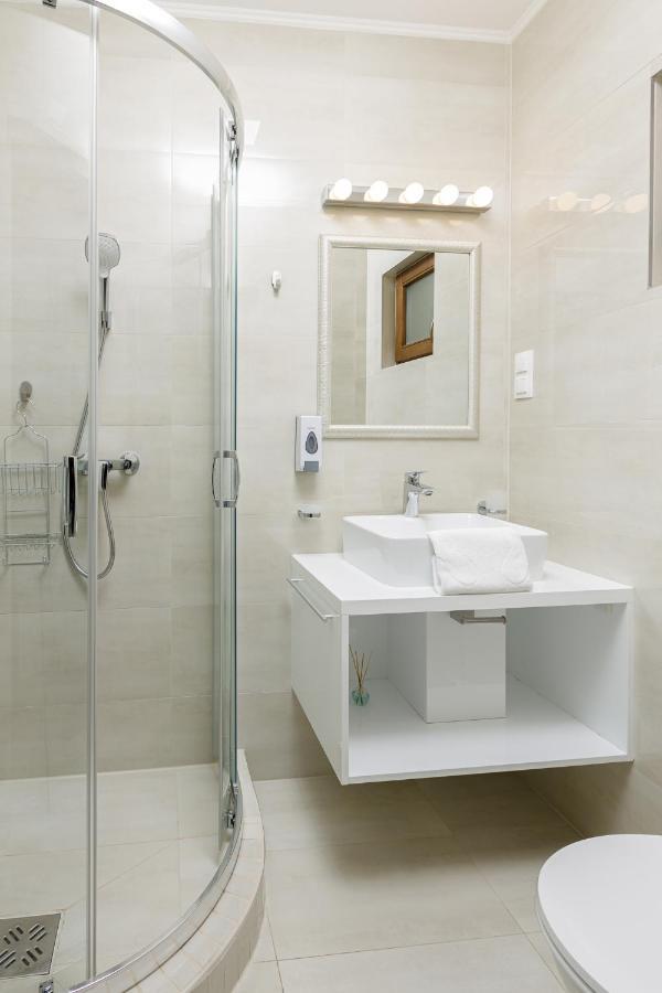 Anova Apartman Gyula Luaran gambar