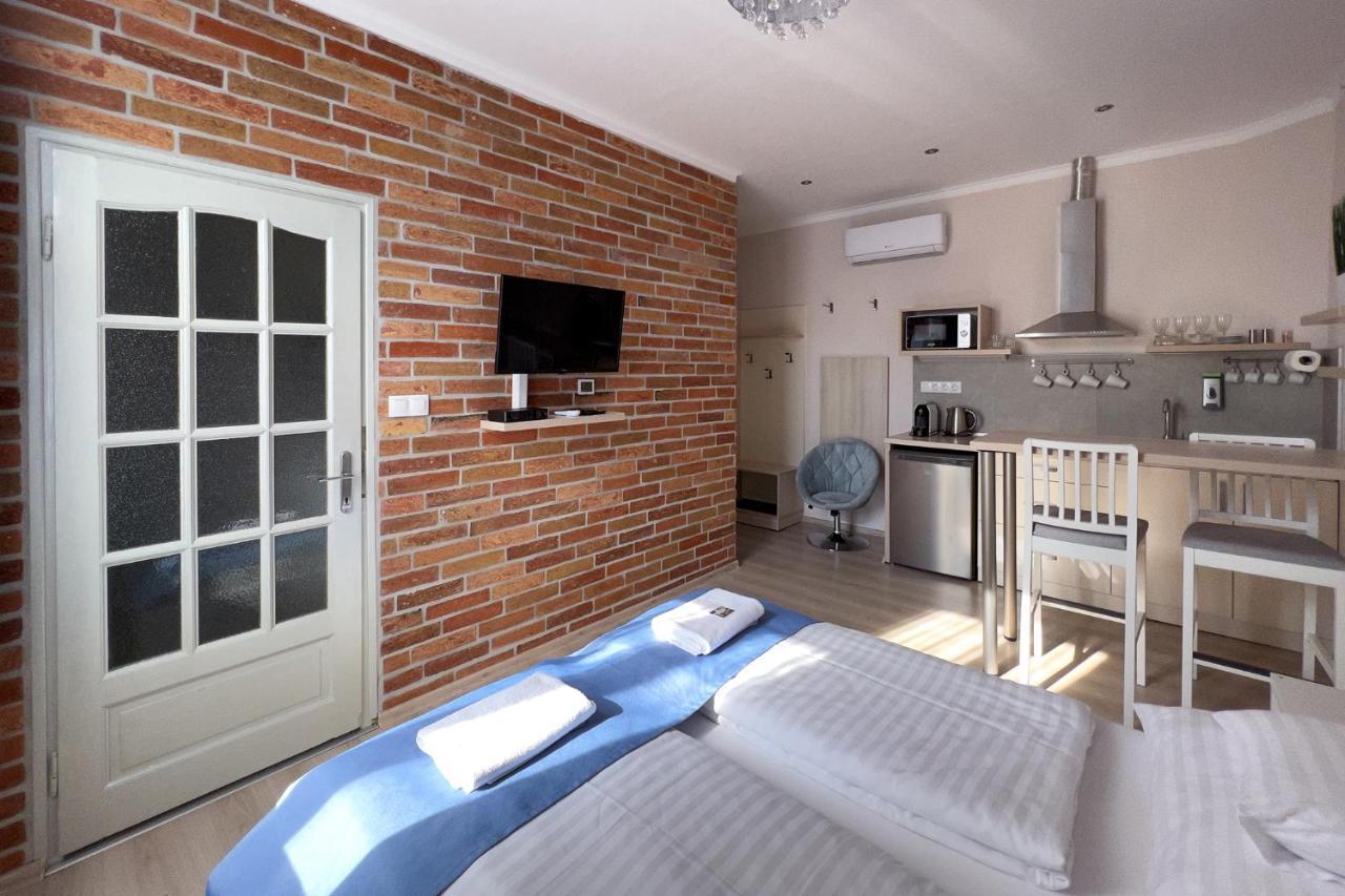 Anova Apartman Gyula Luaran gambar