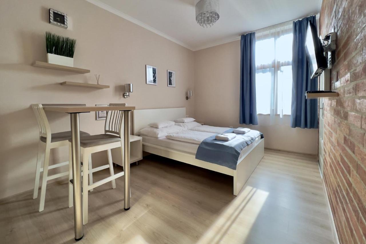 Anova Apartman Gyula Luaran gambar