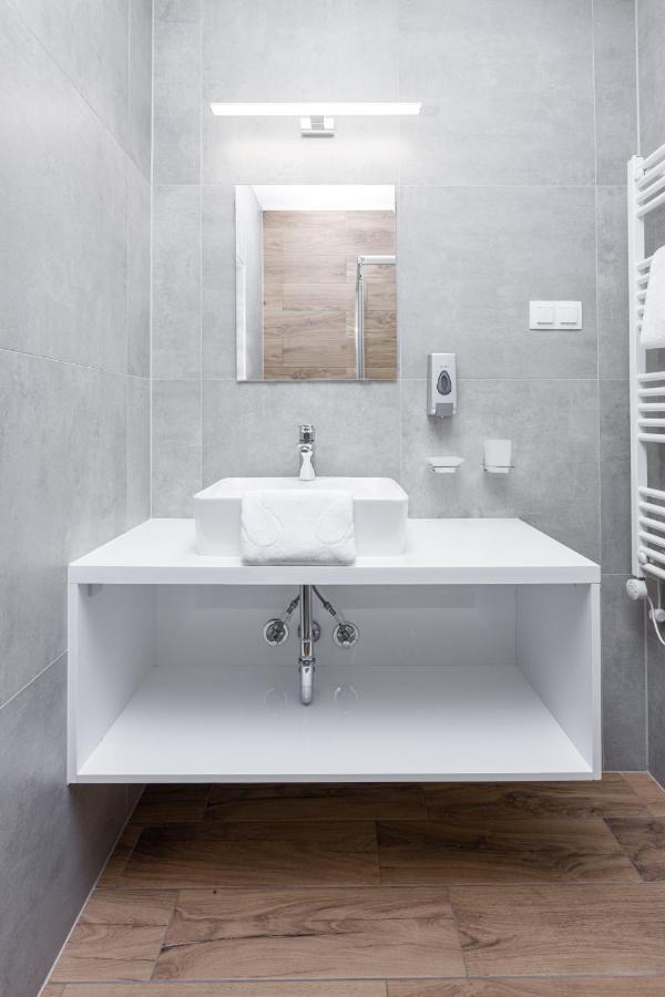 Anova Apartman Gyula Luaran gambar