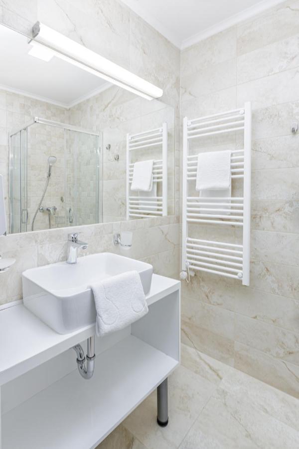 Anova Apartman Gyula Luaran gambar
