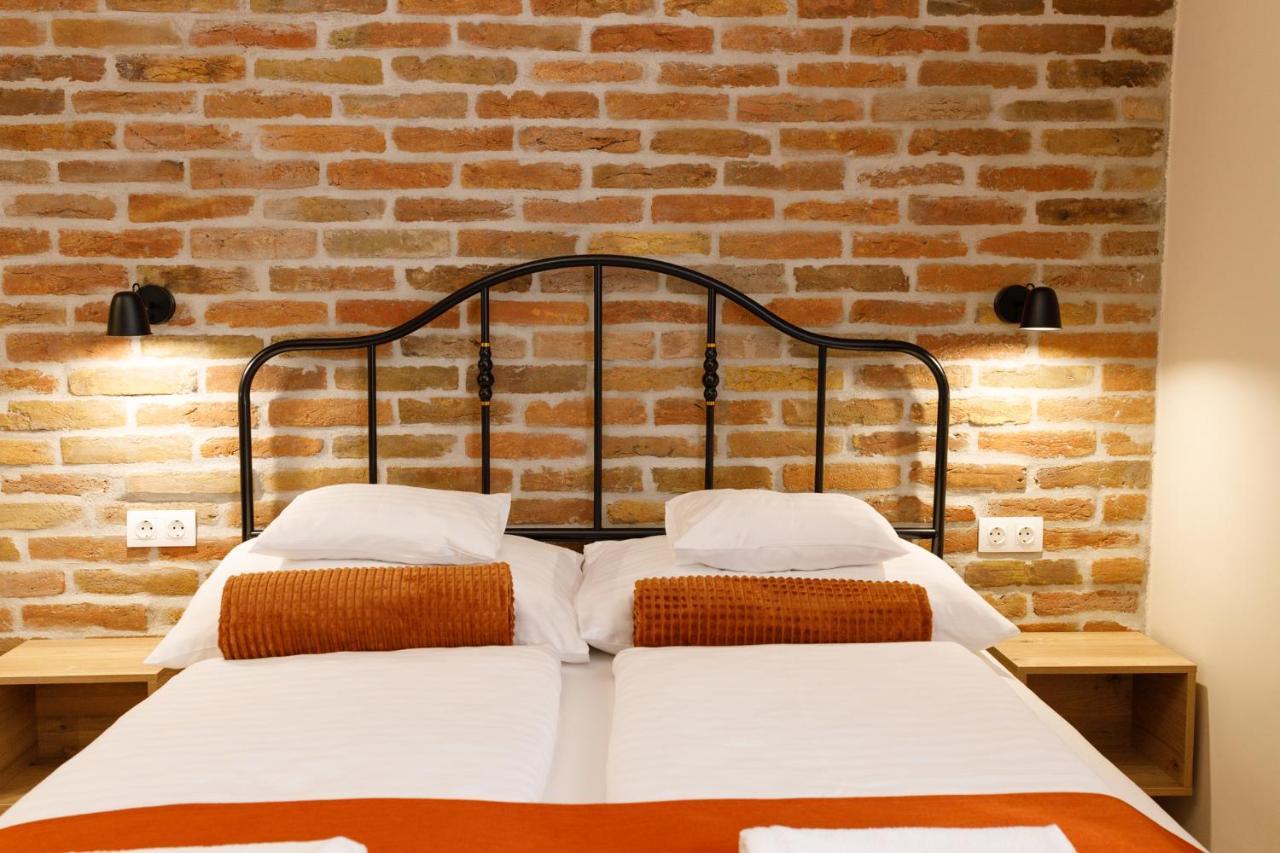 Anova Apartman Gyula Luaran gambar